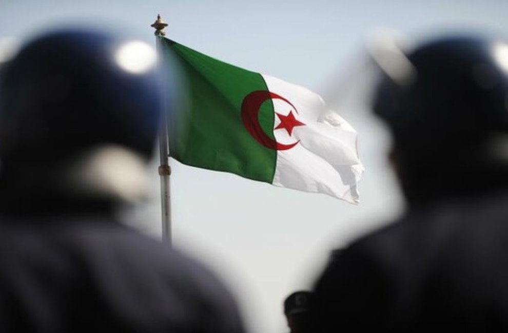 Взрыв газа унес жизни 5 человек в алжирском городе Эль-Баяд