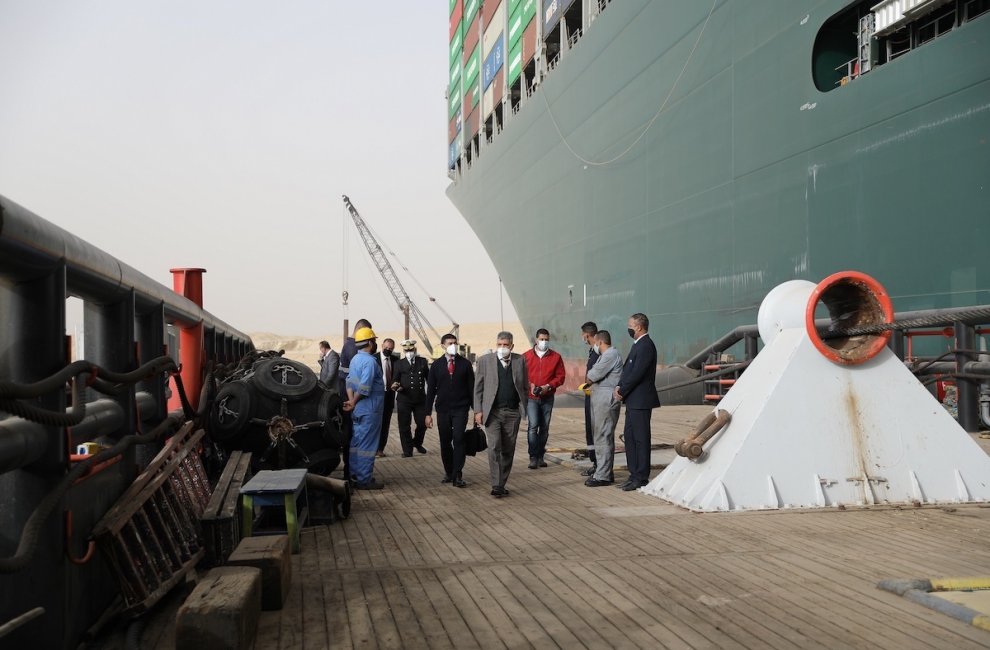 Застрявший корабль в Суэцком канале: Чем обеспокоено египетское правительство?