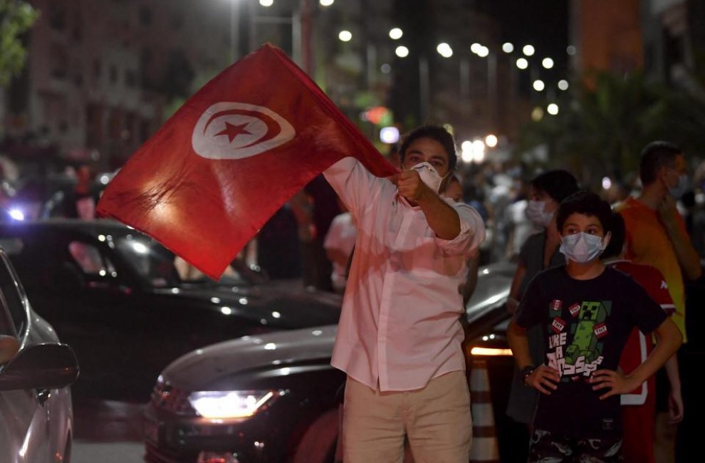 Политические партии осудили Тунисский переворот