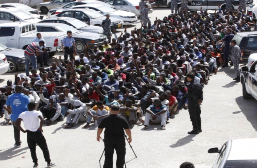 Тысячи беженцев и мигрантов призывают к эвакуации из Ливии